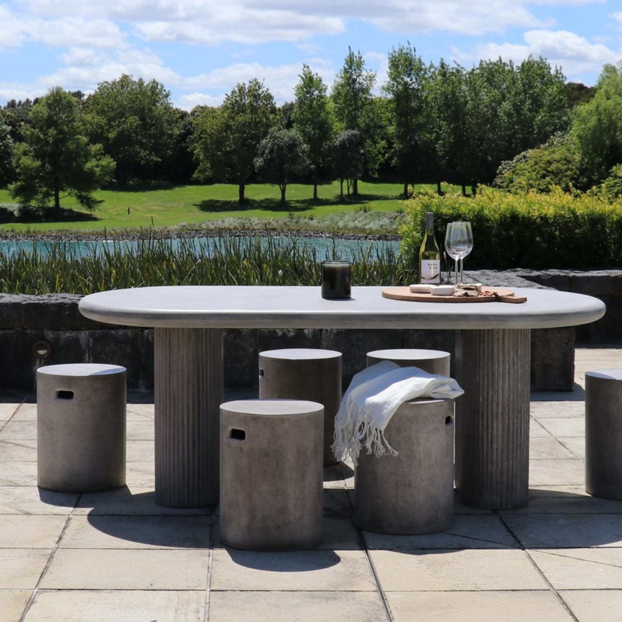 SOLONA OUTDOOR CONCRETE TABLE | GREY OR WHITE